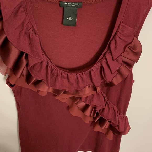 Ann Taylor extra small ruffled sleeveless tank top red wine Bordeaux burgundy - Picture 7 of 9